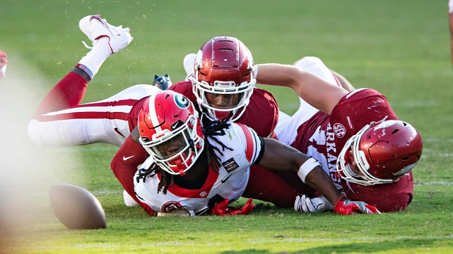 Confused and Bewildered: Arkansas' Offense Shut Down by Georgia