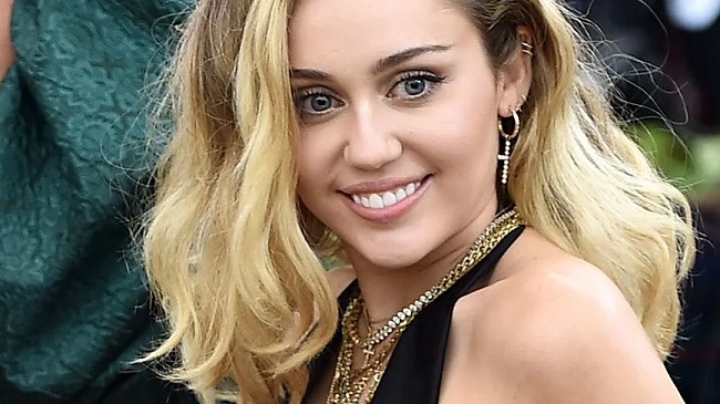 Miley Cyrus Just Posted a Butt Selfie Wearing a Thong